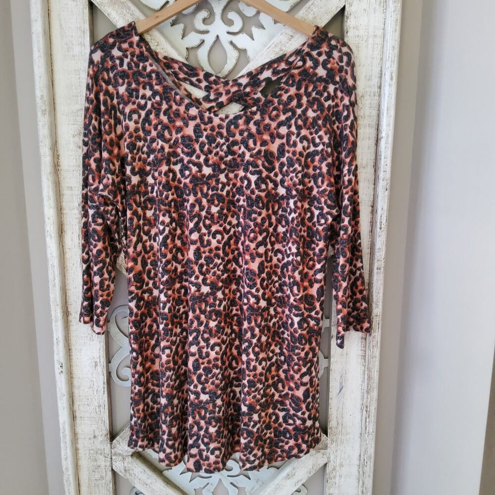 Bobeau Women's 3/4 Sleeve Cross Back Butter Knit Tunic Top Cheetah Animal Print
